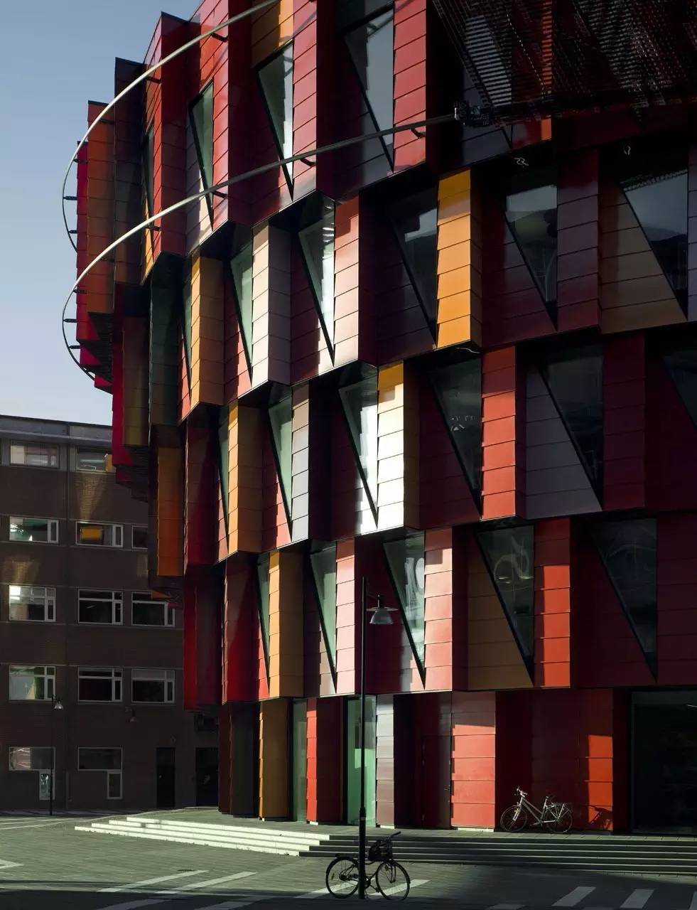 陶板都是作为外立面装饰构件但是可绝不是仅仅作为墙面幕墙使用其实他