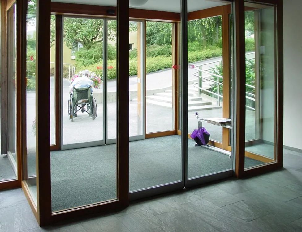 养老设施中的门斗应该如何设计