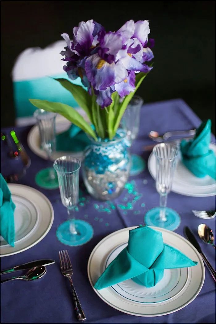 tiffany蓝邻近色配色整体清新愉悦,柔和明丽,好似从田园吹来的微风