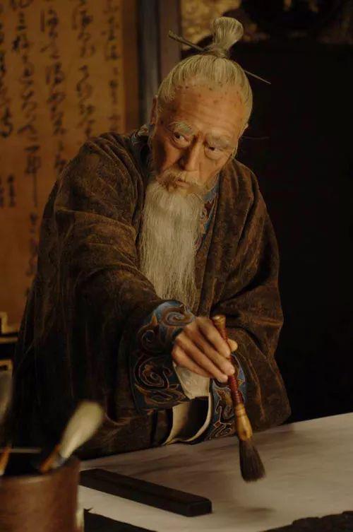 《大明王朝》里的严嵩看下苏大强在其它作品中的造型.